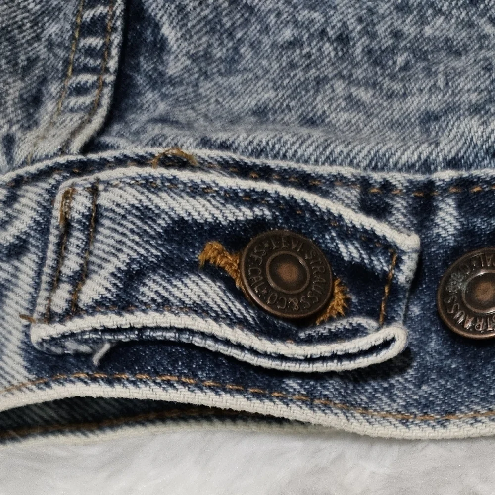 📣 Vintage 90s Levi Red Tag Acid Wash Denim Blue 🤠  Jean Jacket 🧥 Size Small - Picture 6 of 8